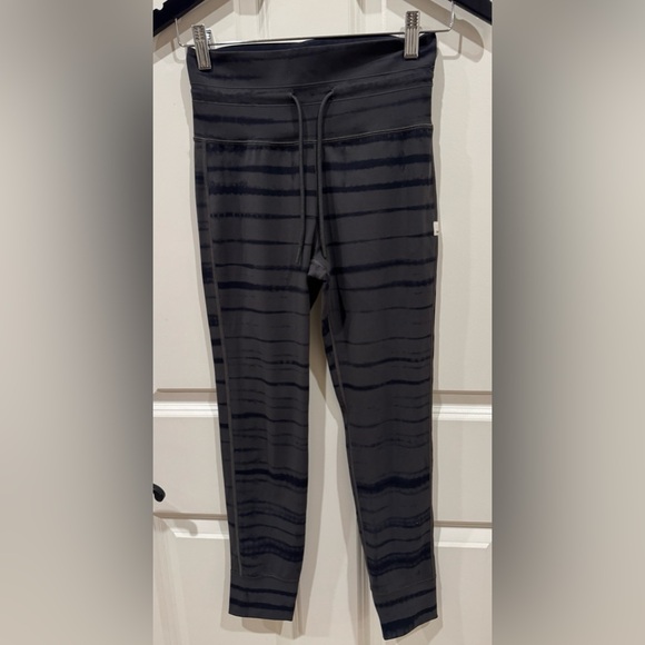 Vuori Shibori Oregano Striped Leggings size XS/Small IMMACULATE - Picture 2 of 4